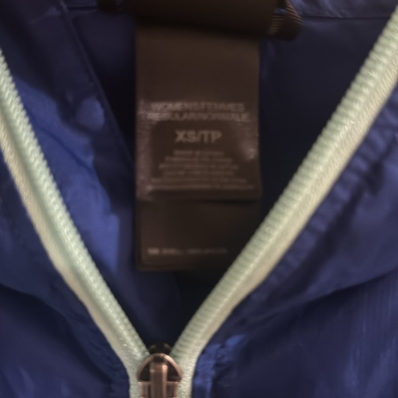 North Face women's rain jacket, size XS - Picture 3 of 5